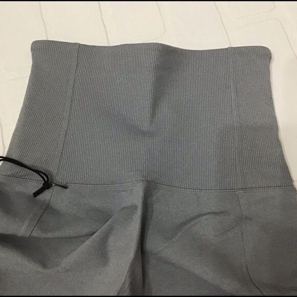 Compression high waist yoga capri leggings NWT grey size M - Picture 9 of 14